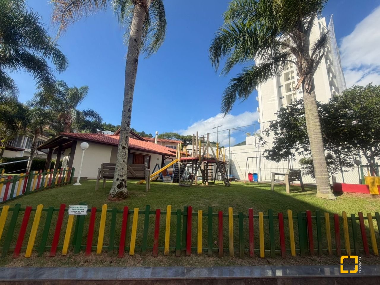 Apartamento com 74m², 4 quartos (sendo 1 suíte), 1 garagem, no bairro Itacorubi em Florianópolis