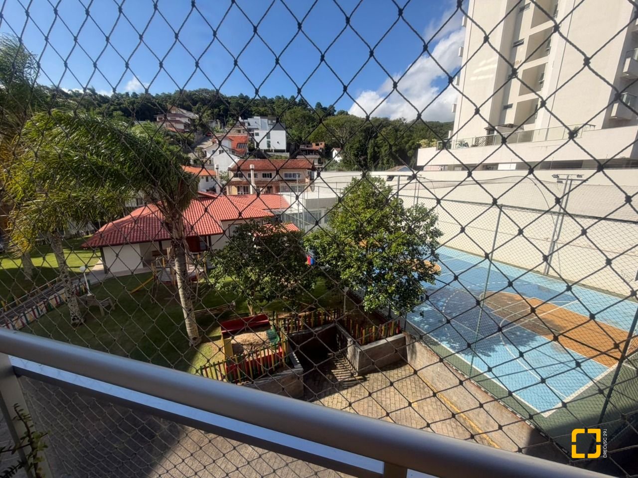 Apartamento com 74m², 4 quartos (sendo 1 suíte), 1 garagem, no bairro Itacorubi em Florianópolis