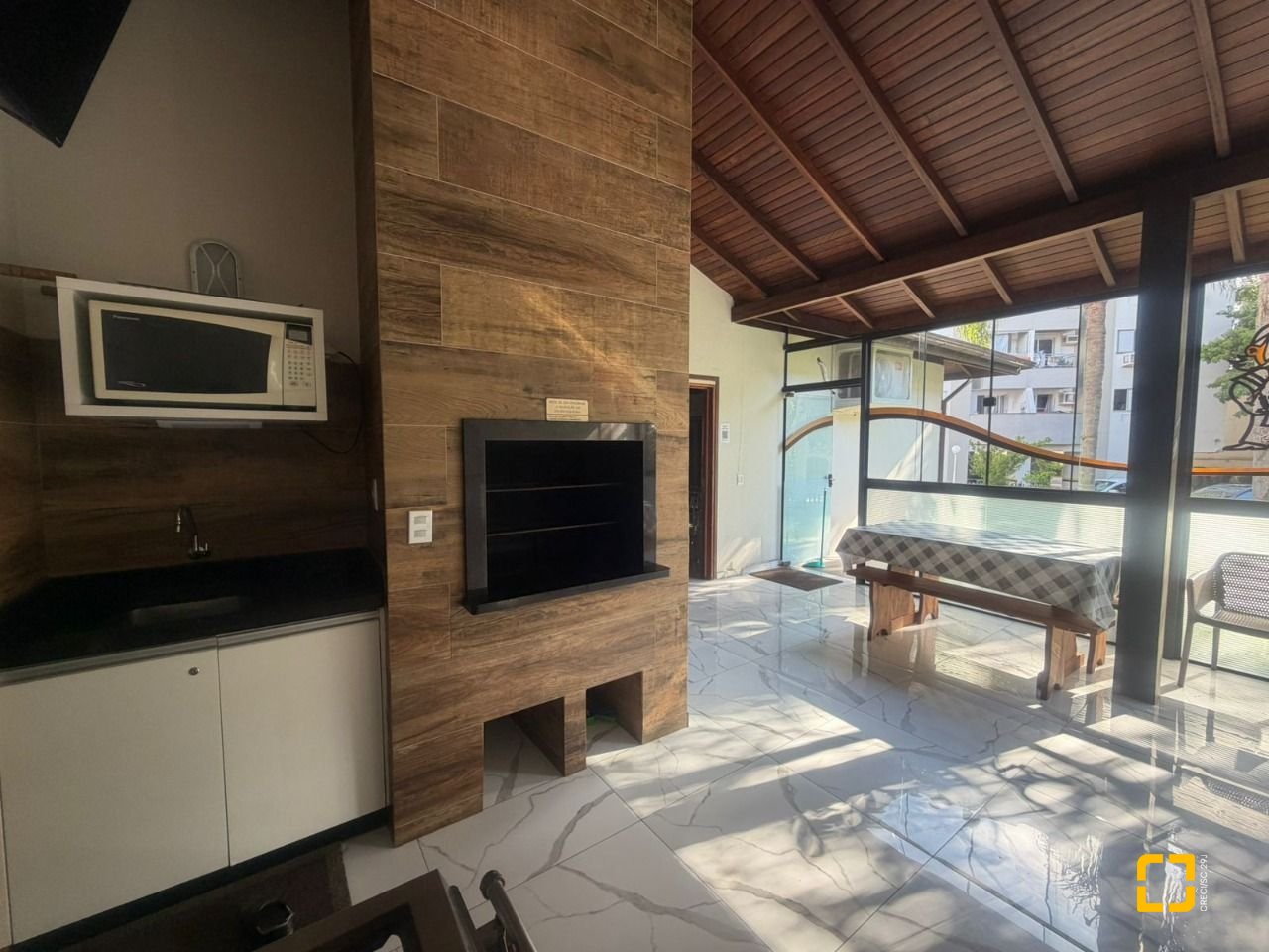 Apartamento com 74m², 4 quartos (sendo 1 suíte), 1 garagem, no bairro Itacorubi em Florianópolis