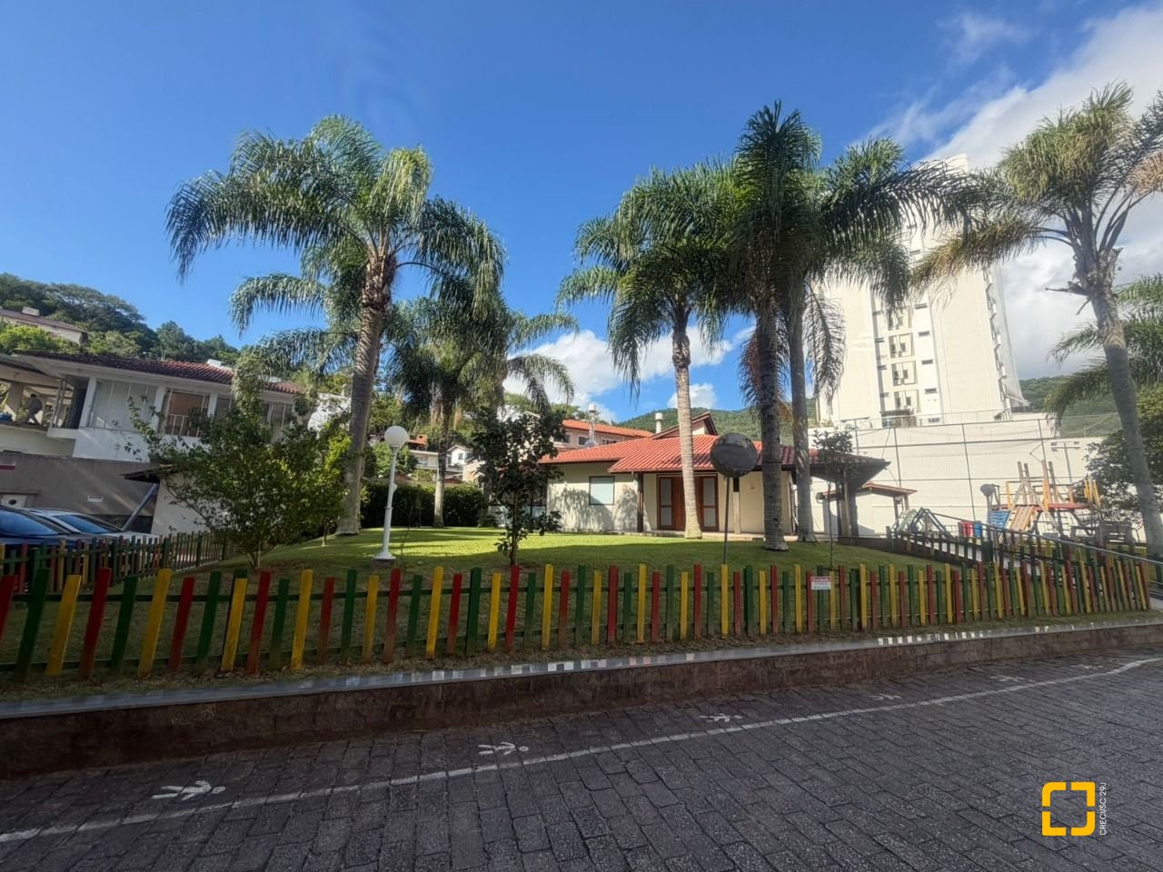 Apartamento com 74m², 4 quartos (sendo 1 suíte), 1 garagem, no bairro Itacorubi em Florianópolis