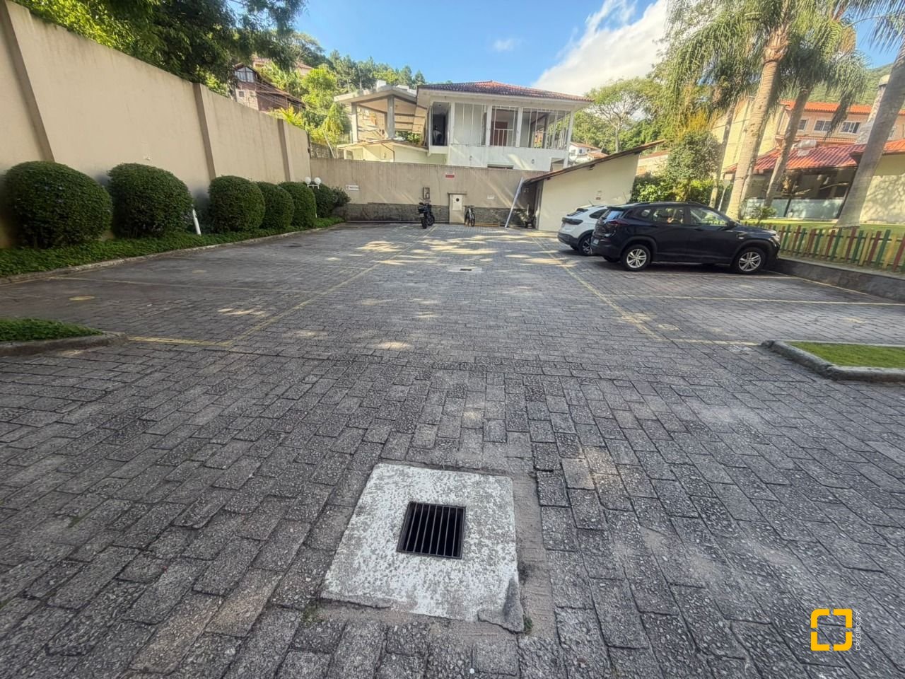 Apartamento com 74m², 4 quartos (sendo 1 suíte), 1 garagem, no bairro Itacorubi em Florianópolis