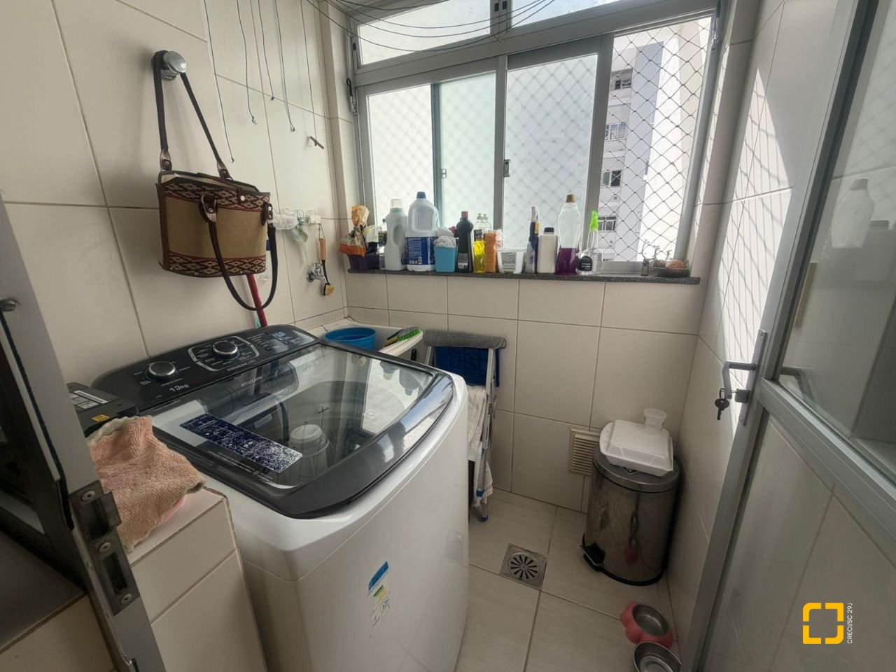 Apartamento com 74m², 4 quartos (sendo 1 suíte), 1 garagem, no bairro Itacorubi em Florianópolis