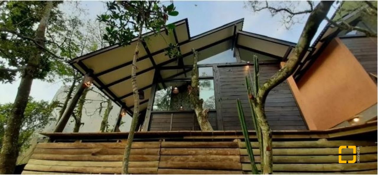 Sítio com 850m², 6 quartos, 3 garagens, no bairro Barra da Lagoa em Florianópolis