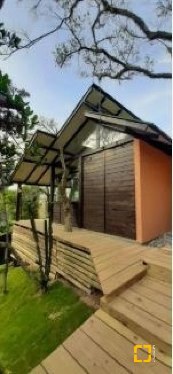 Sítio com 850m², 6 quartos, 3 garagens, no bairro Barra da Lagoa em Florianópolis