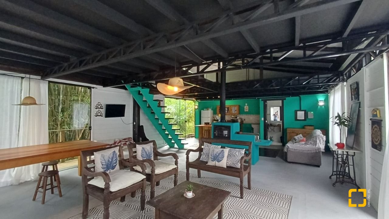 Sítio com 850m², 6 quartos, 3 garagens, no bairro Barra da Lagoa em Florianópolis