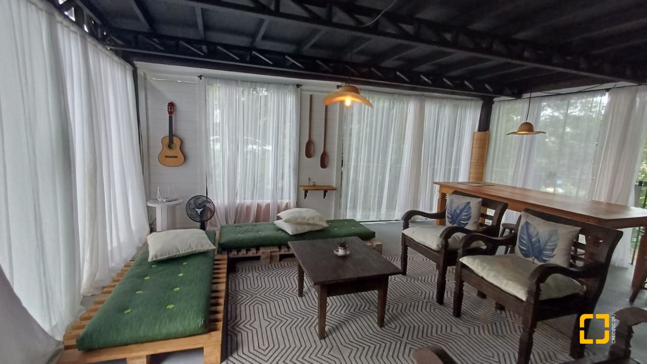 Sítio com 850m², 6 quartos, 3 garagens, no bairro Barra da Lagoa em Florianópolis