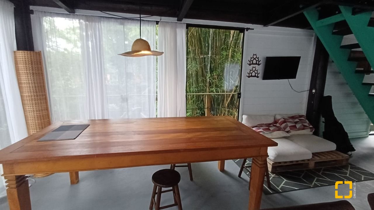 Sítio com 850m², 6 quartos, 3 garagens, no bairro Barra da Lagoa em Florianópolis