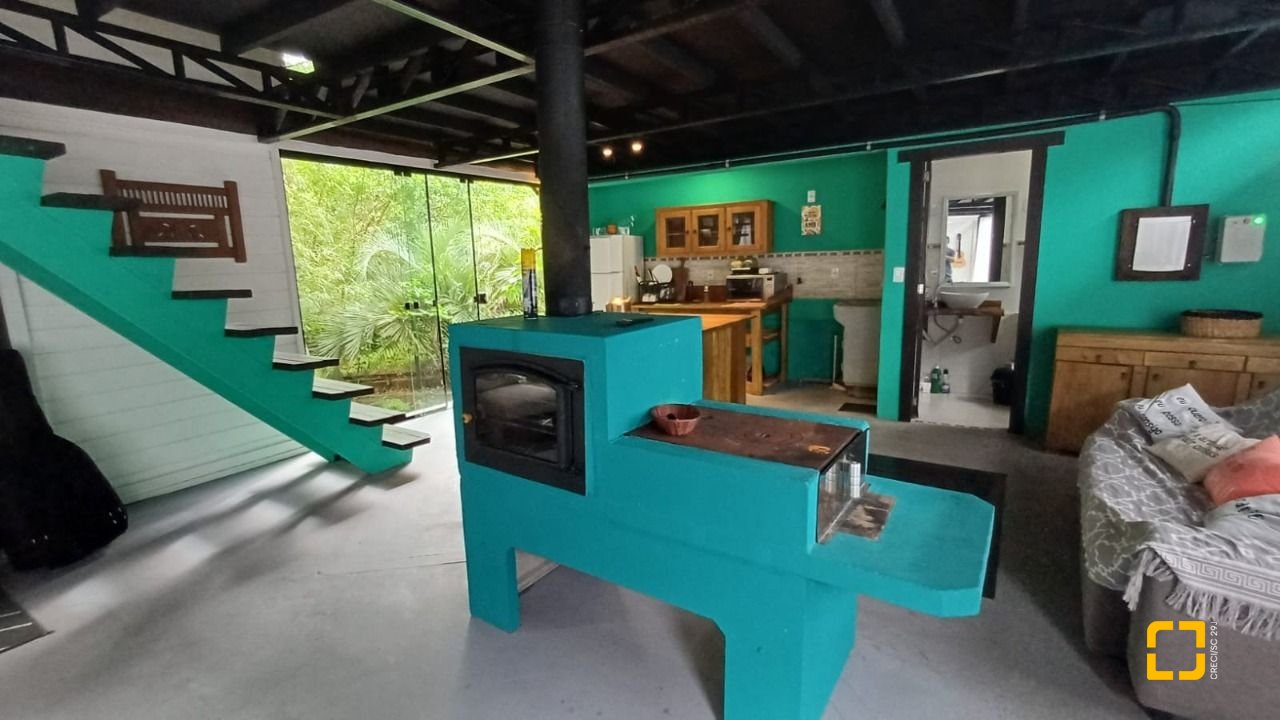 Sítio com 850m², 6 quartos, 3 garagens, no bairro Barra da Lagoa em Florianópolis