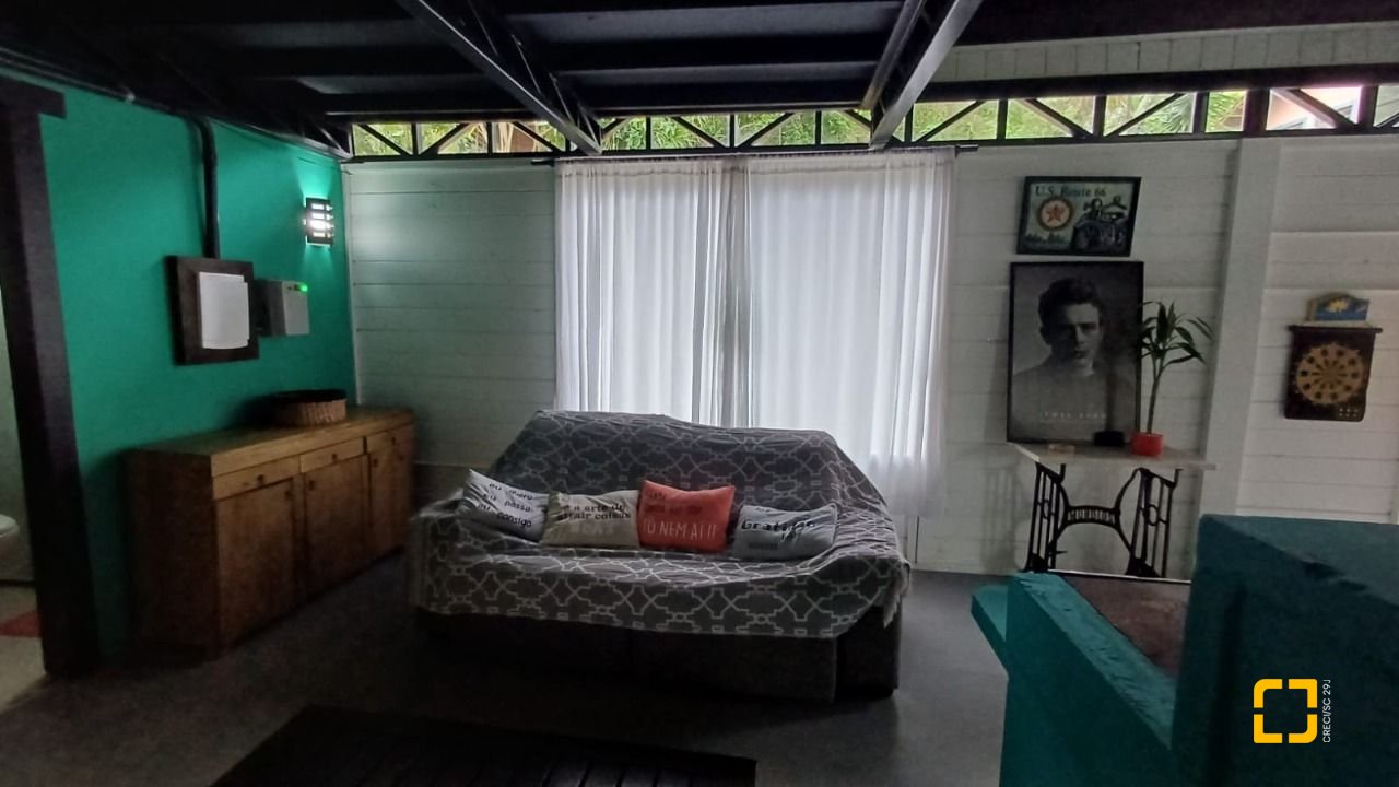 Sítio com 850m², 6 quartos, 3 garagens, no bairro Barra da Lagoa em Florianópolis