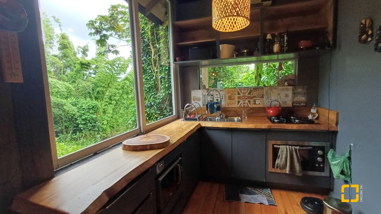 Sítio com 850m², 6 quartos, 3 garagens, no bairro Barra da Lagoa em Florianópolis