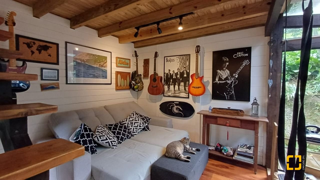 Sítio com 850m², 6 quartos, 3 garagens, no bairro Barra da Lagoa em Florianópolis