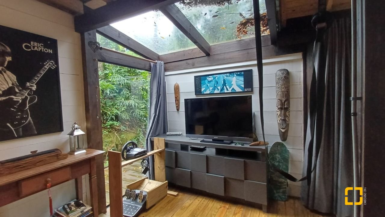 Sítio com 850m², 6 quartos, 3 garagens, no bairro Barra da Lagoa em Florianópolis