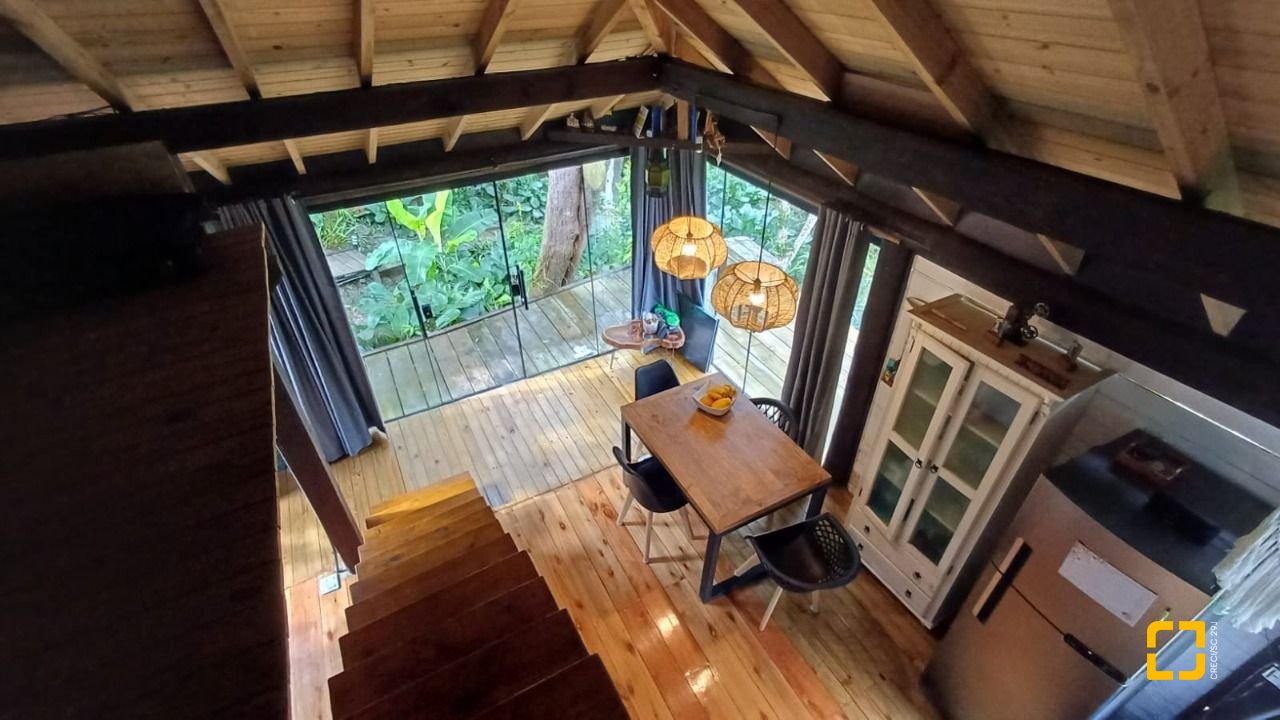 Sítio com 850m², 6 quartos, 3 garagens, no bairro Barra da Lagoa em Florianópolis