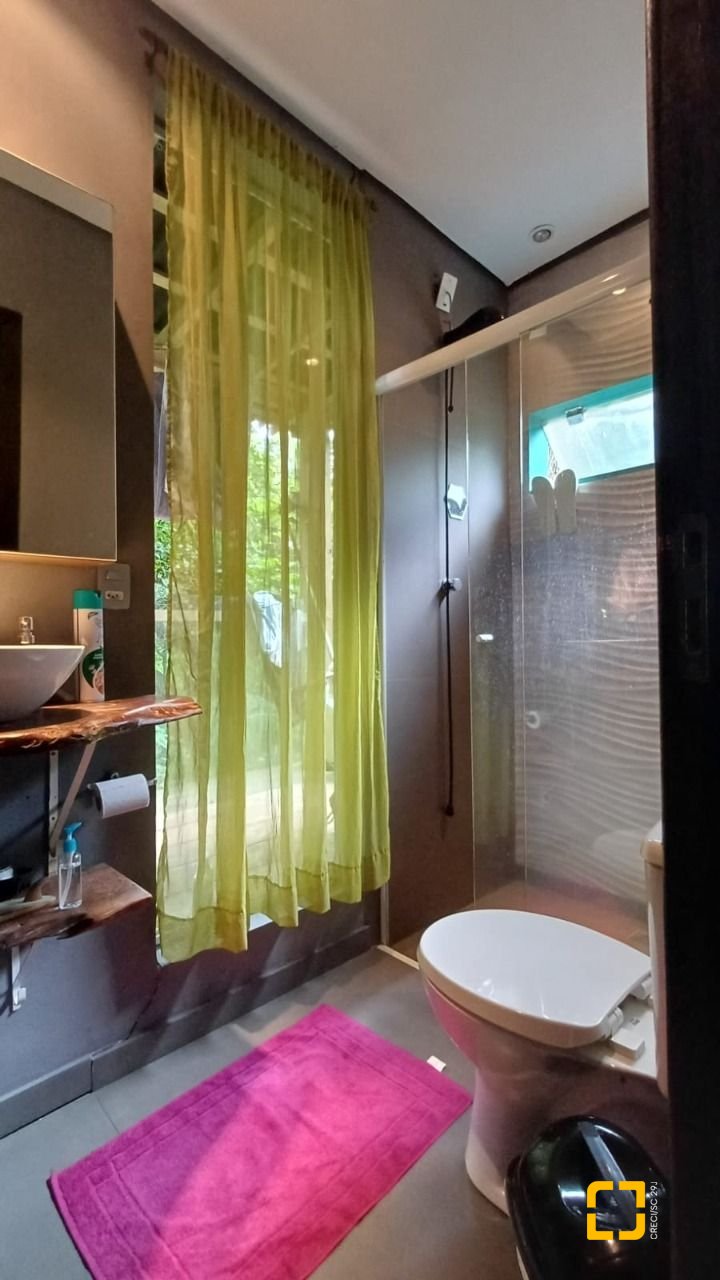 Sítio com 850m², 6 quartos, 3 garagens, no bairro Barra da Lagoa em Florianópolis