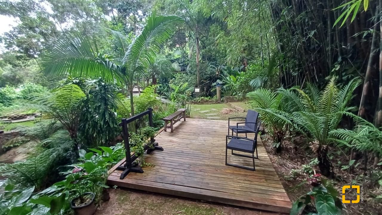 Sítio com 850m², 6 quartos, 3 garagens, no bairro Barra da Lagoa em Florianópolis