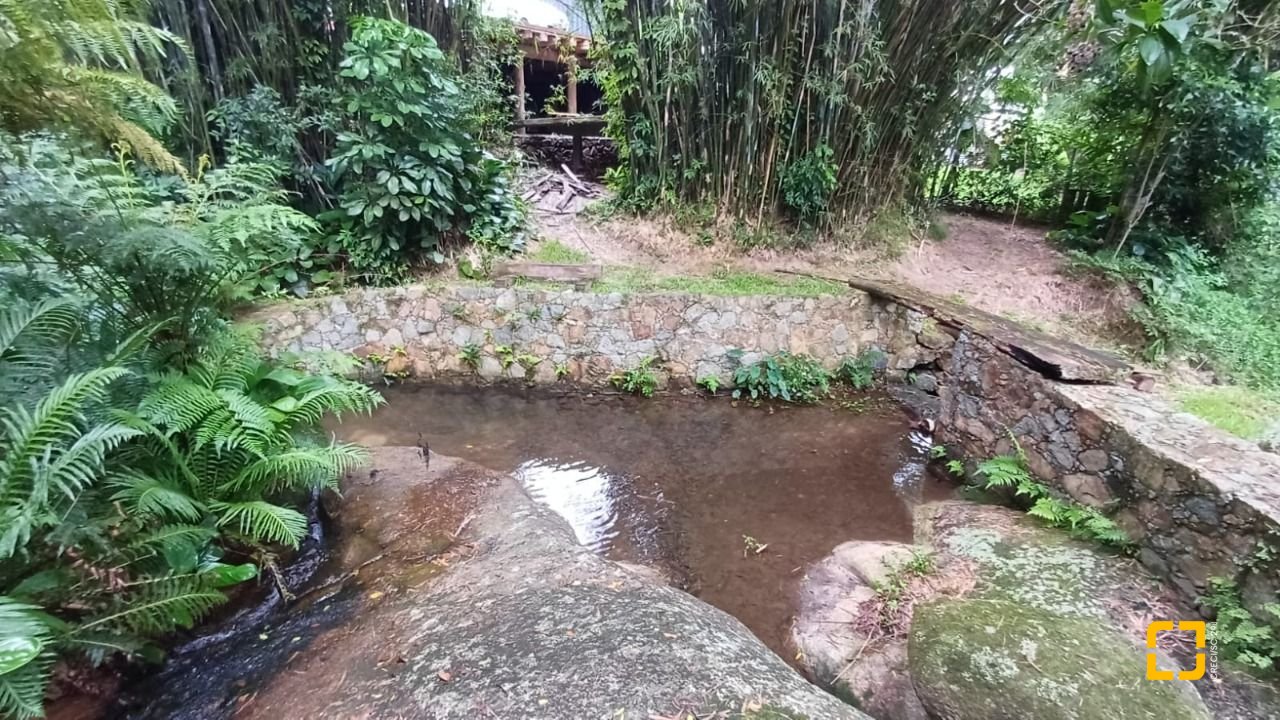 Sítio com 850m², 6 quartos, 3 garagens, no bairro Barra da Lagoa em Florianópolis
