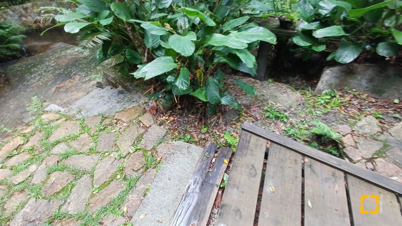Sítio com 850m², 6 quartos, 3 garagens, no bairro Barra da Lagoa em Florianópolis