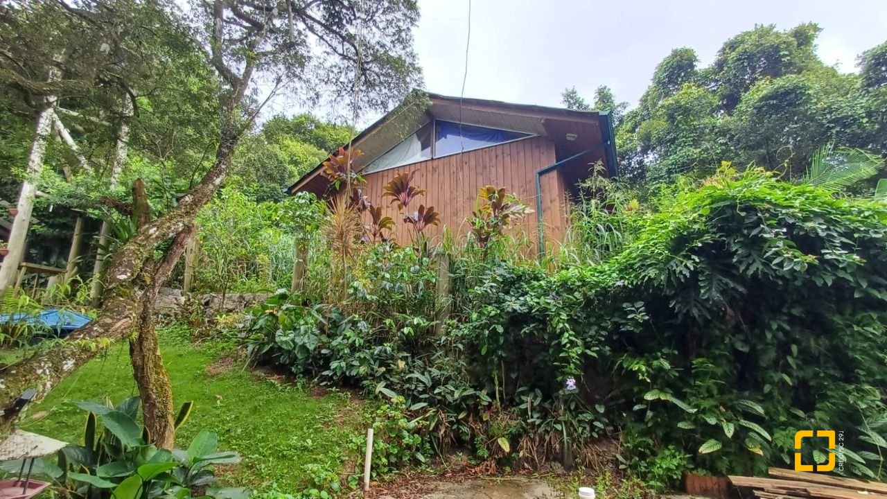 Sítio com 850m², 6 quartos, 3 garagens, no bairro Barra da Lagoa em Florianópolis