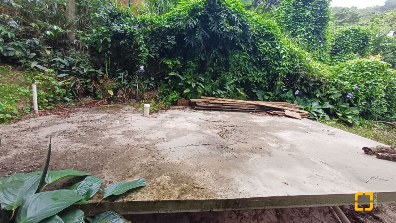 Sítio com 850m², 6 quartos, 3 garagens, no bairro Barra da Lagoa em Florianópolis