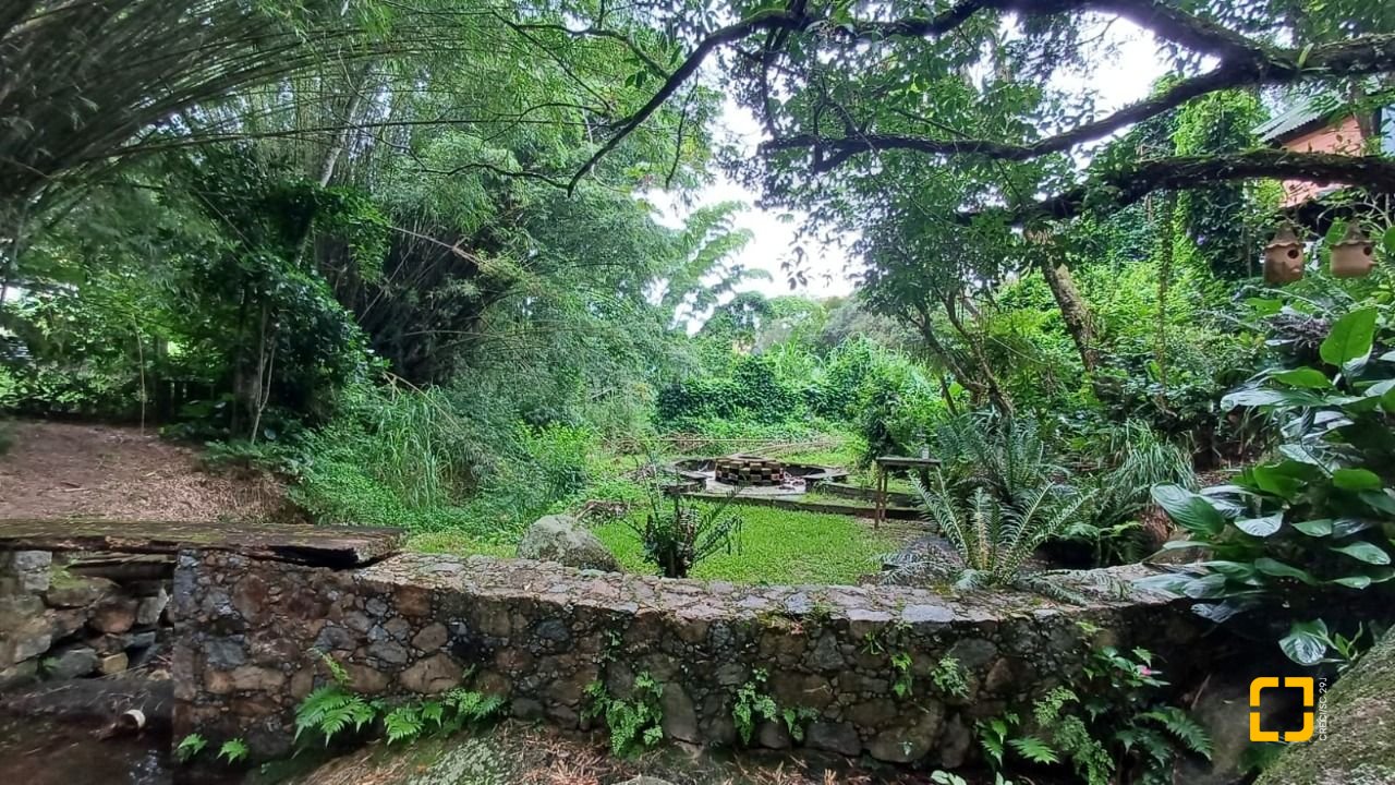 Sítio com 850m², 6 quartos, 3 garagens, no bairro Barra da Lagoa em Florianópolis