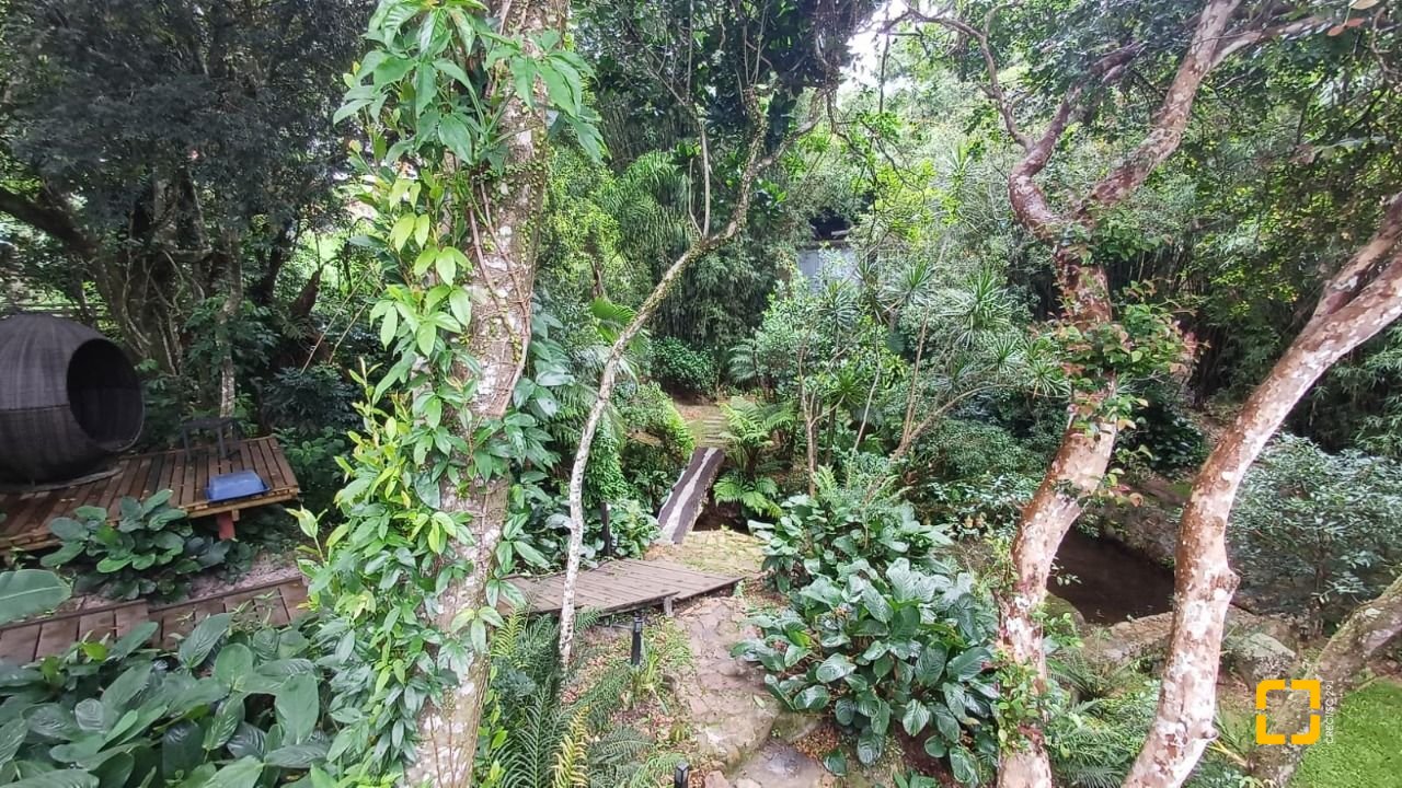 Sítio com 850m², 6 quartos, 3 garagens, no bairro Barra da Lagoa em Florianópolis