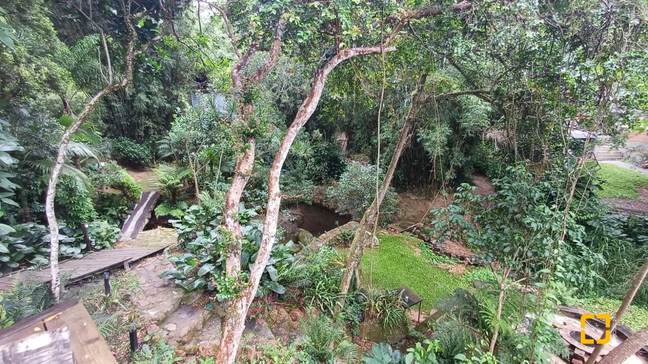 Sítio com 850m², 6 quartos, 3 garagens, no bairro Barra da Lagoa em Florianópolis