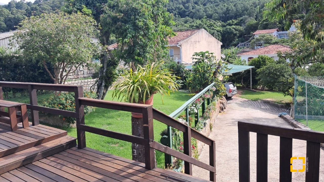 Terreno com 1089m², no bairro Canasvieiras em Florianópolis