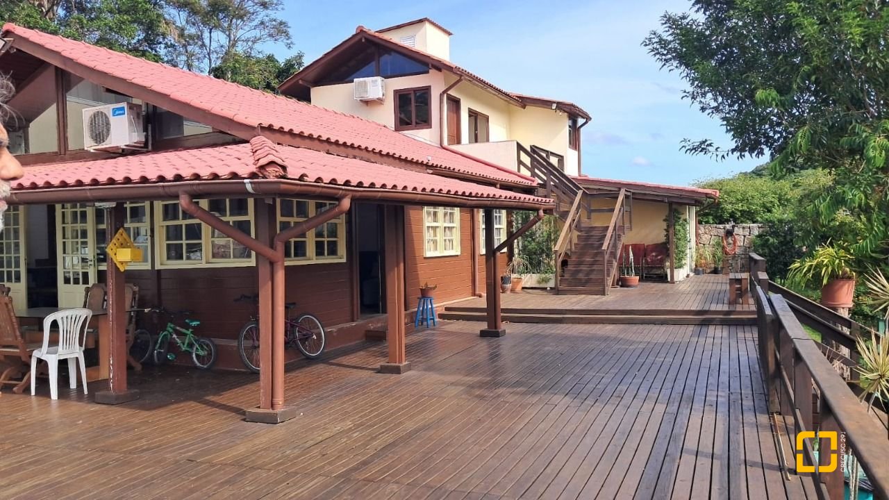 Terreno com 1089m², no bairro Canasvieiras em Florianópolis