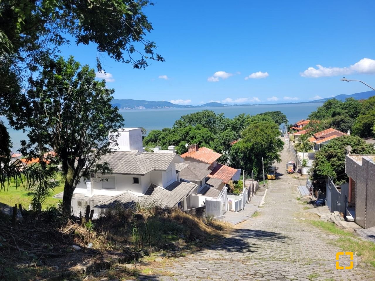 Terreno com 360m², no bairro Ponta de Baixo em São José