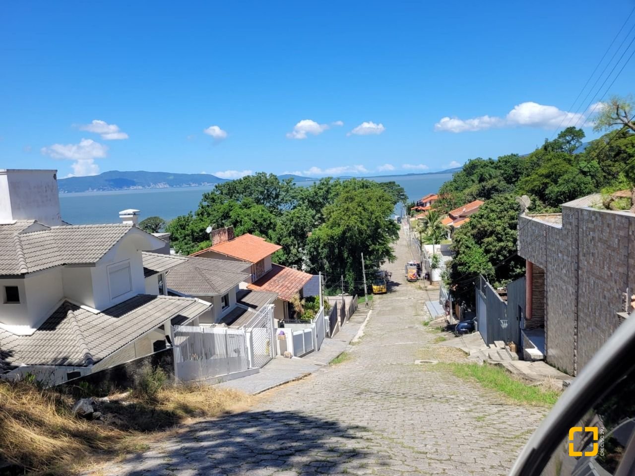 Terreno com 360m², no bairro Ponta de Baixo em São José