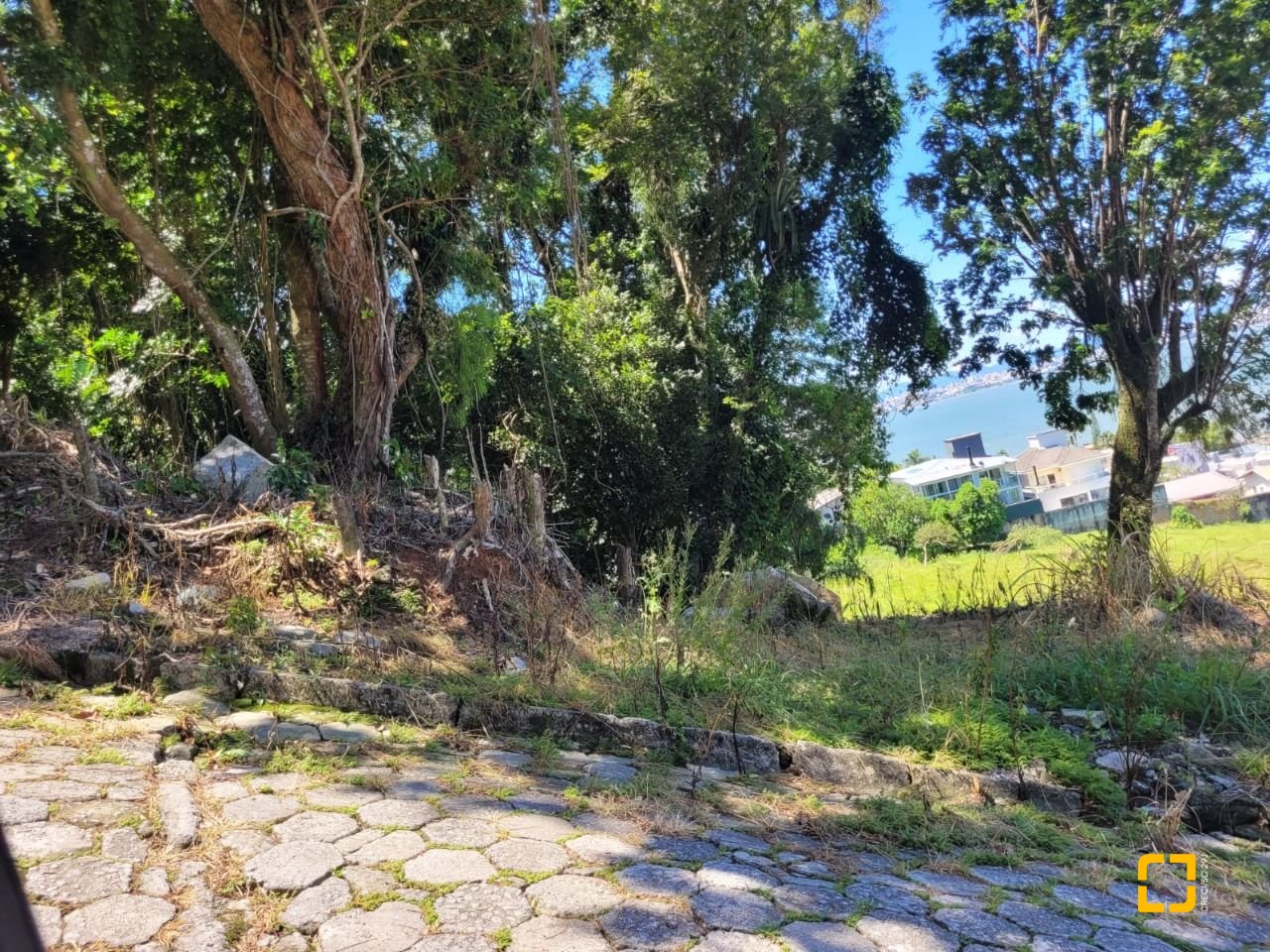 Terreno com 360m², no bairro Ponta de Baixo em São José