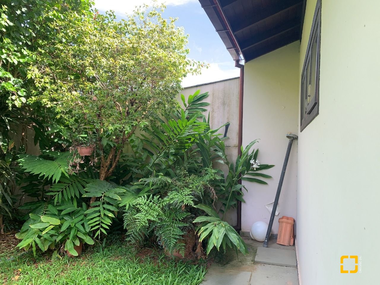 Casa com 238m², 7 quartos (sendo 2 suítes), 4 garagens, no bairro Itacorubi em Florianópolis