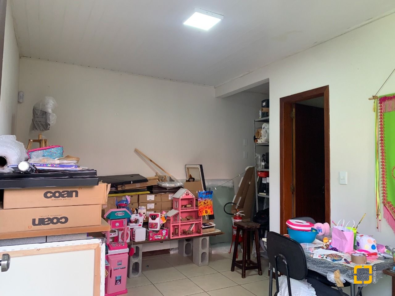 Casa com 238m², 7 quartos (sendo 2 suítes), 4 garagens, no bairro Itacorubi em Florianópolis