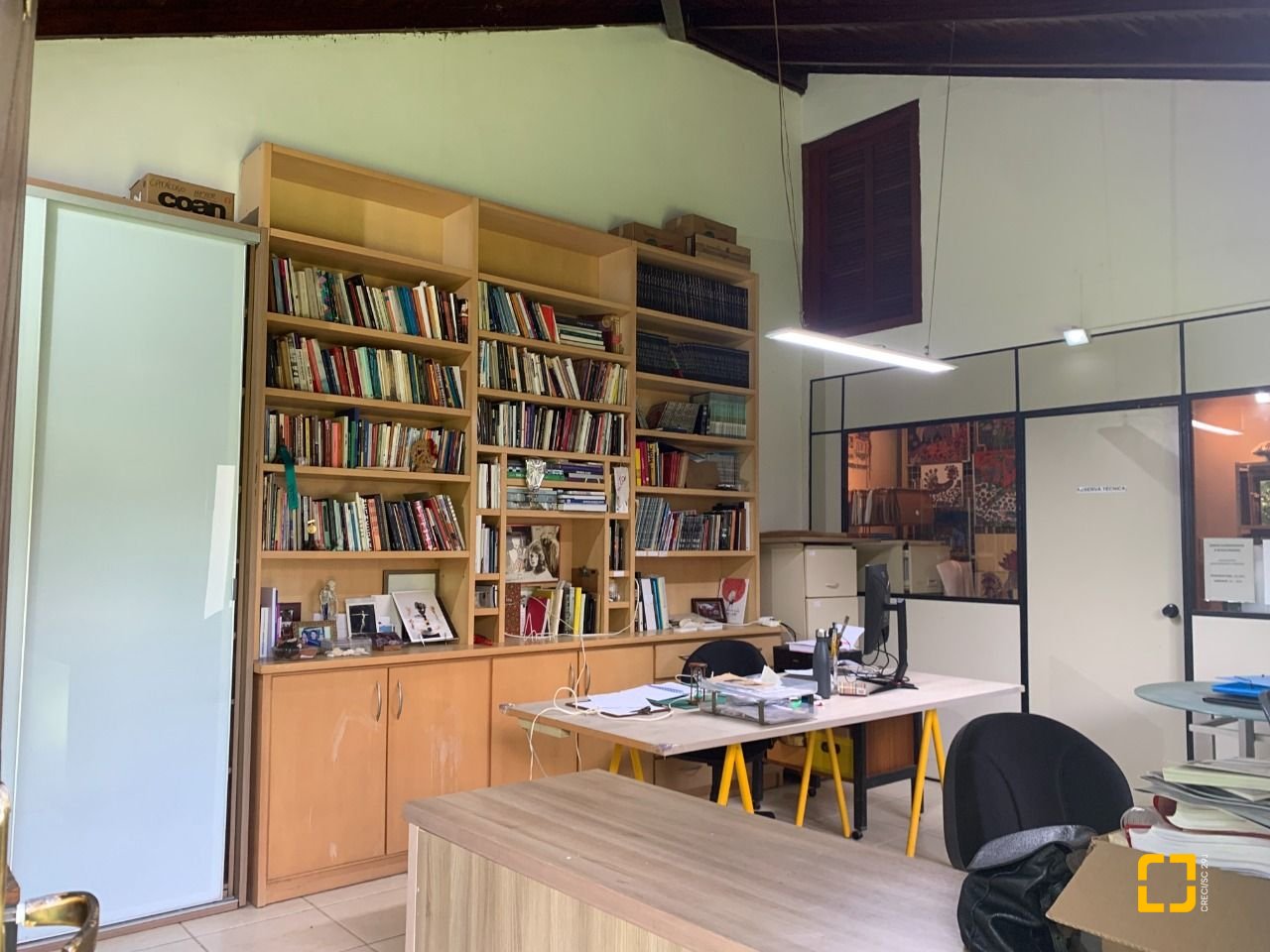Casa com 238m², 7 quartos (sendo 2 suítes), 4 garagens, no bairro Itacorubi em Florianópolis