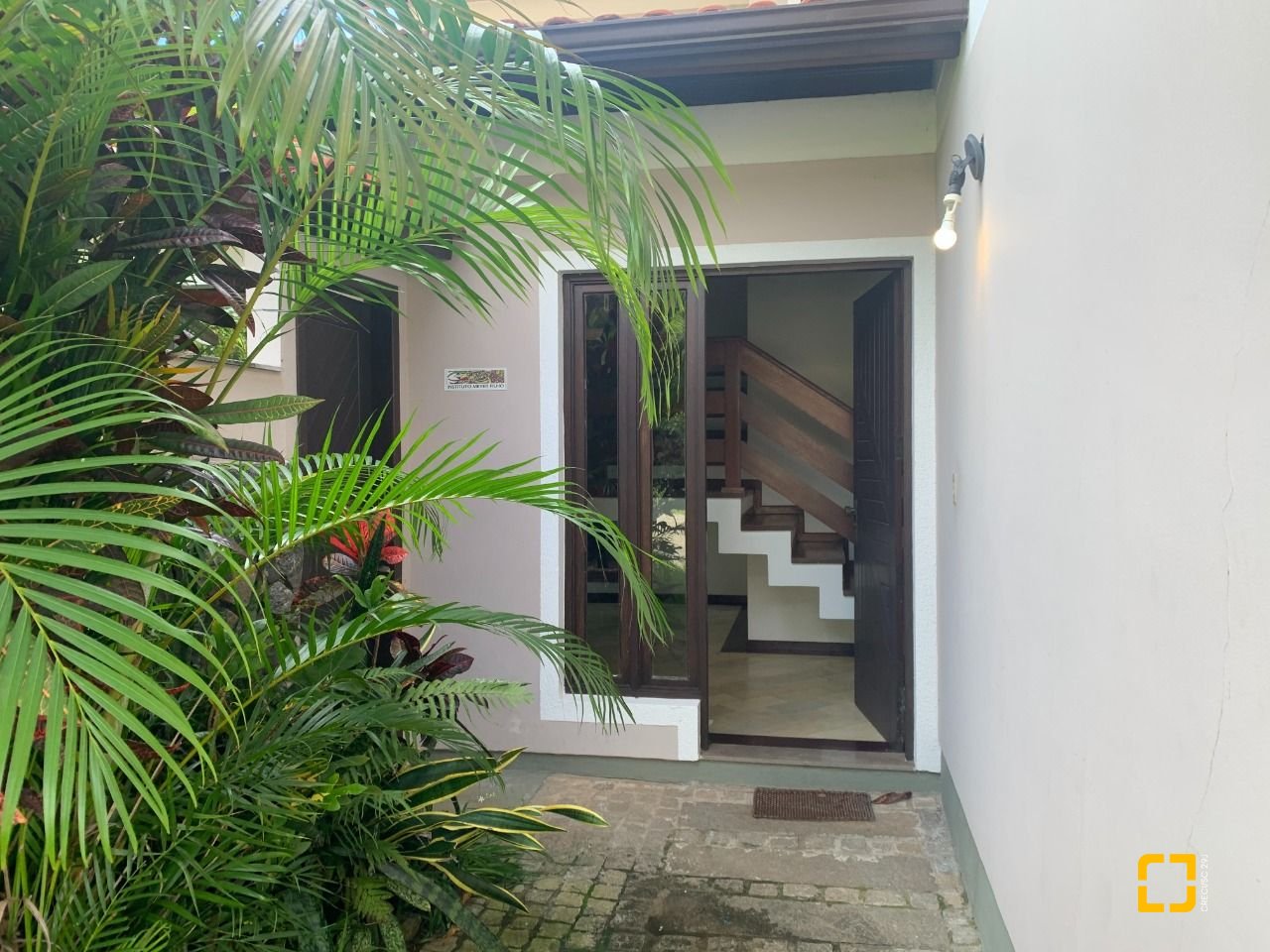 Casa com 238m², 7 quartos (sendo 2 suítes), 4 garagens, no bairro Itacorubi em Florianópolis