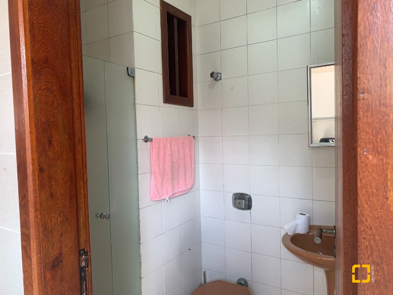 Casa com 238m², 7 quartos (sendo 2 suítes), 4 garagens, no bairro Itacorubi em Florianópolis
