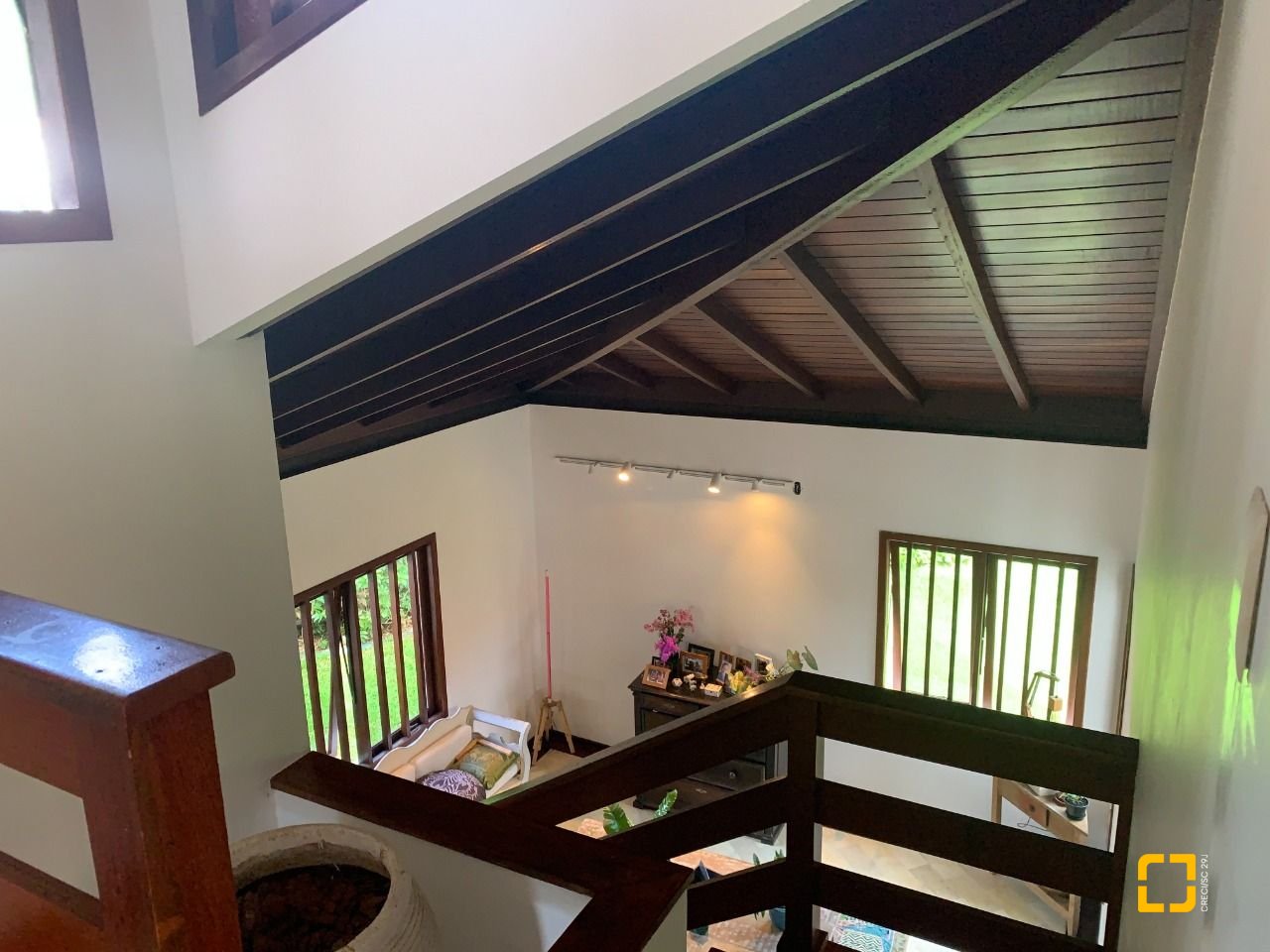 Casa com 238m², 7 quartos (sendo 2 suítes), 4 garagens, no bairro Itacorubi em Florianópolis