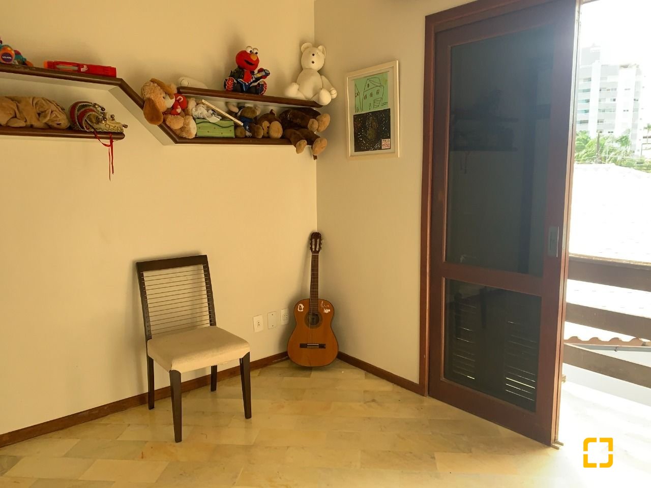 Casa com 238m², 7 quartos (sendo 2 suítes), 4 garagens, no bairro Itacorubi em Florianópolis
