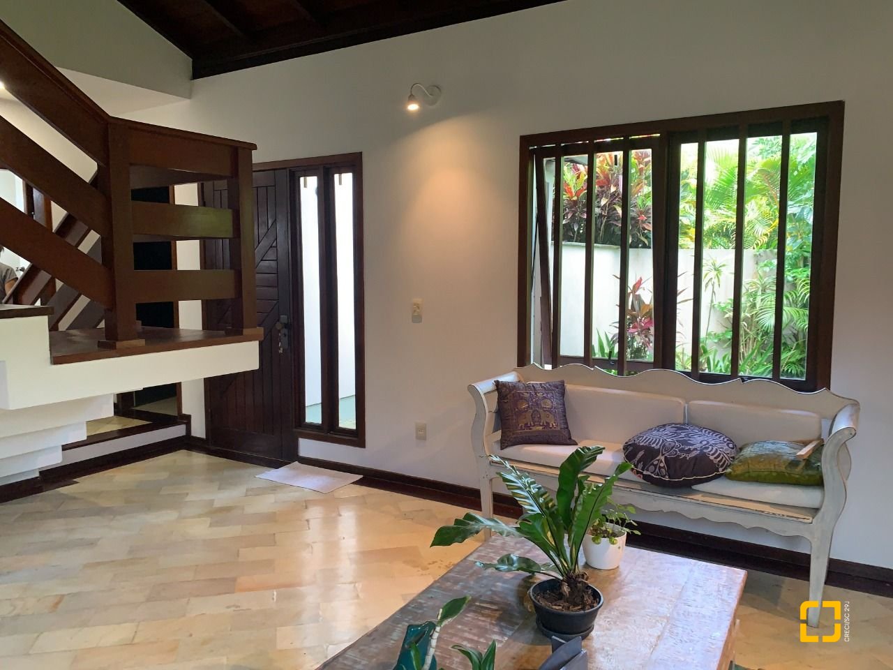 Casa com 238m², 7 quartos (sendo 2 suítes), 4 garagens, no bairro Itacorubi em Florianópolis