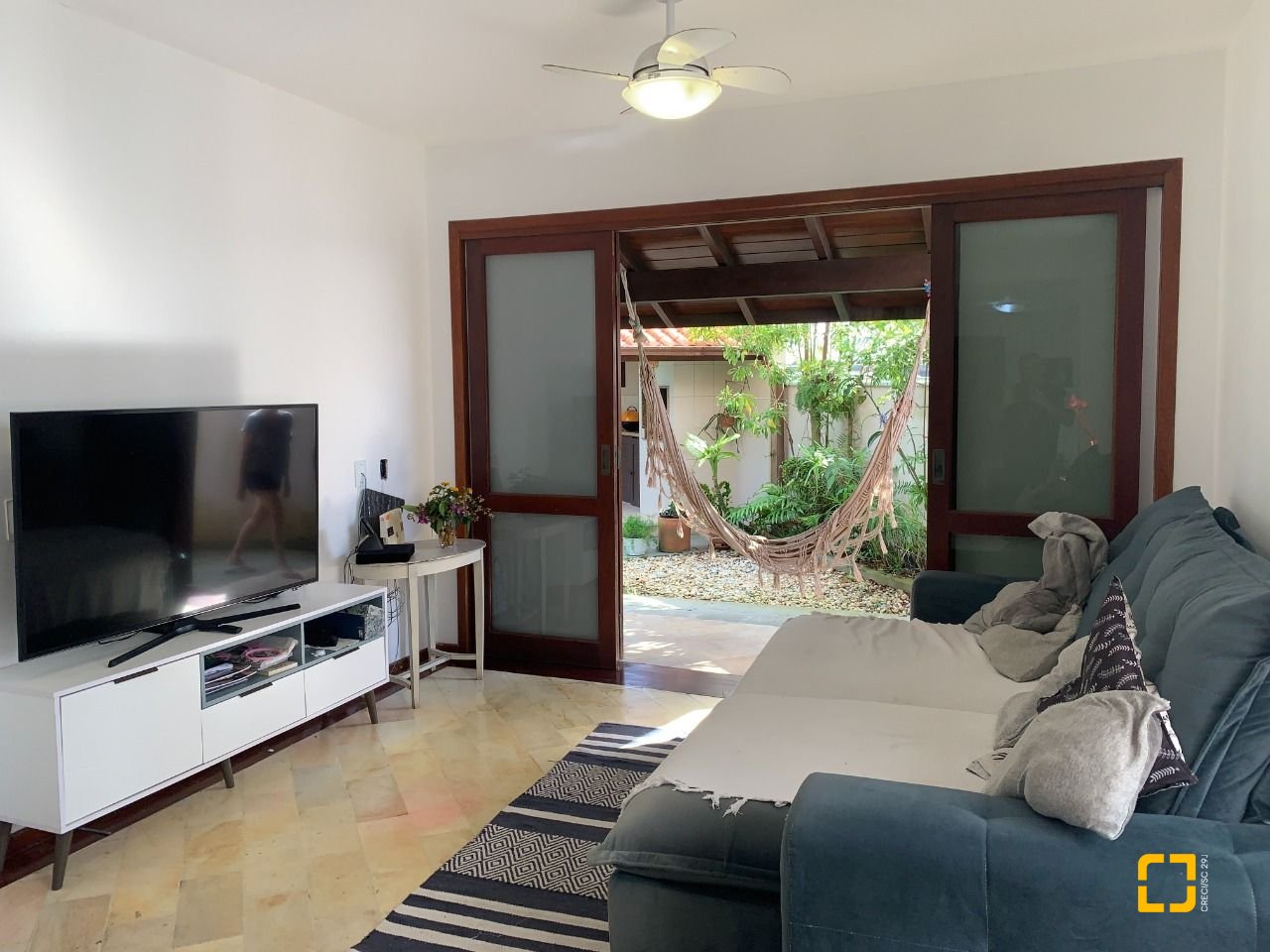 Casa com 238m², 7 quartos (sendo 2 suítes), 4 garagens, no bairro Itacorubi em Florianópolis