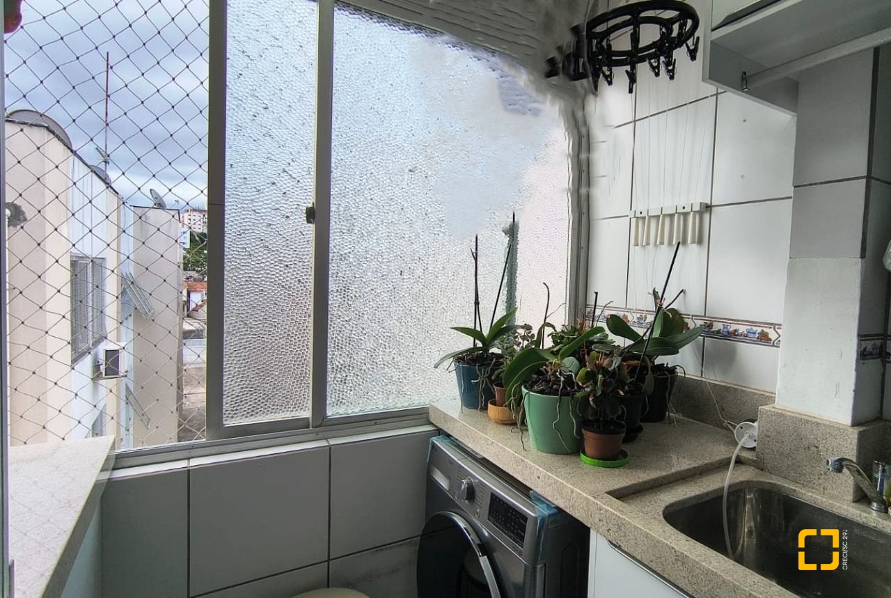Apartamento com 80m², 4 quartos (sendo 1 suíte), 1 garagem, no bairro Estreito em Florianópolis