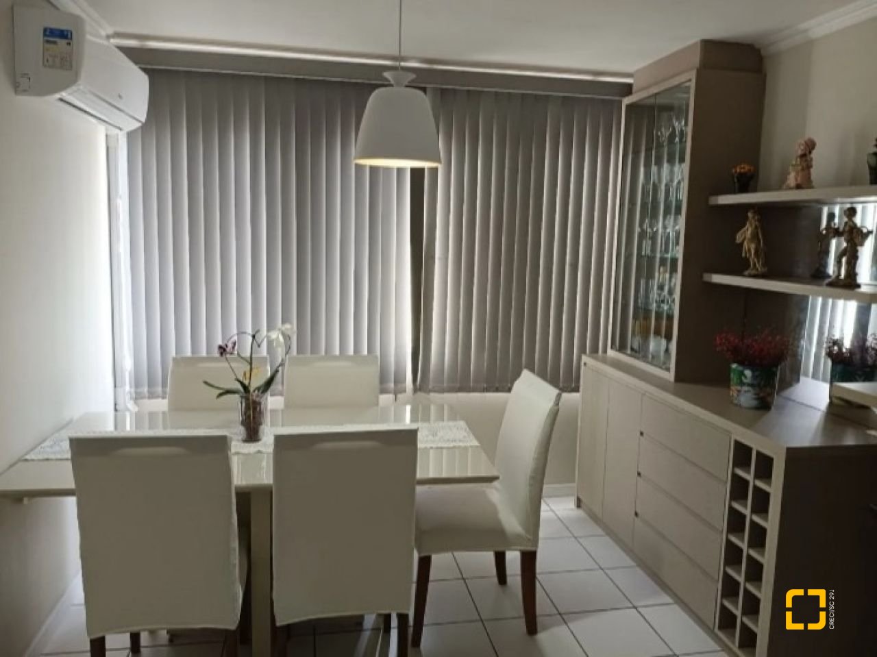 Apartamento com 80m², 4 quartos (sendo 1 suíte), 1 garagem, no bairro Estreito em Florianópolis