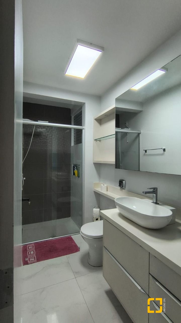 Apartamento com 80m², 4 quartos (sendo 1 suíte), 1 garagem, no bairro Estreito em Florianópolis