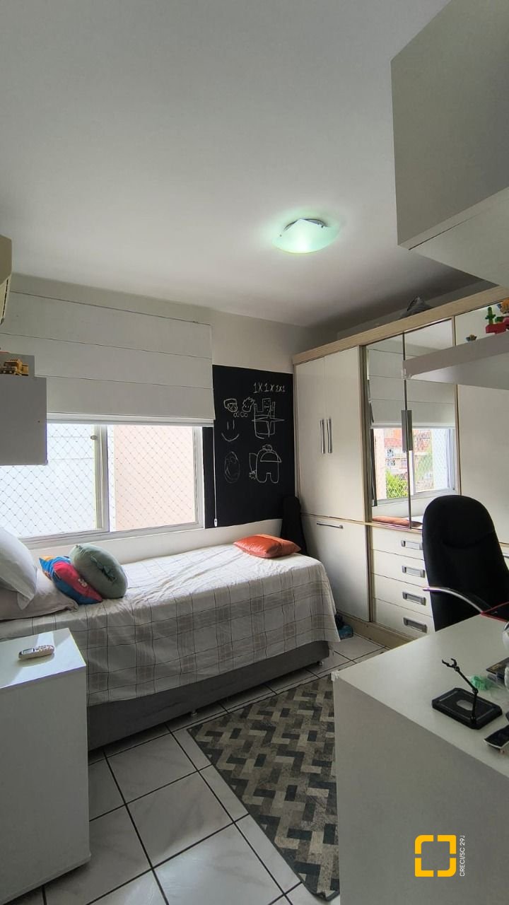 Apartamento com 80m², 4 quartos (sendo 1 suíte), 1 garagem, no bairro Estreito em Florianópolis