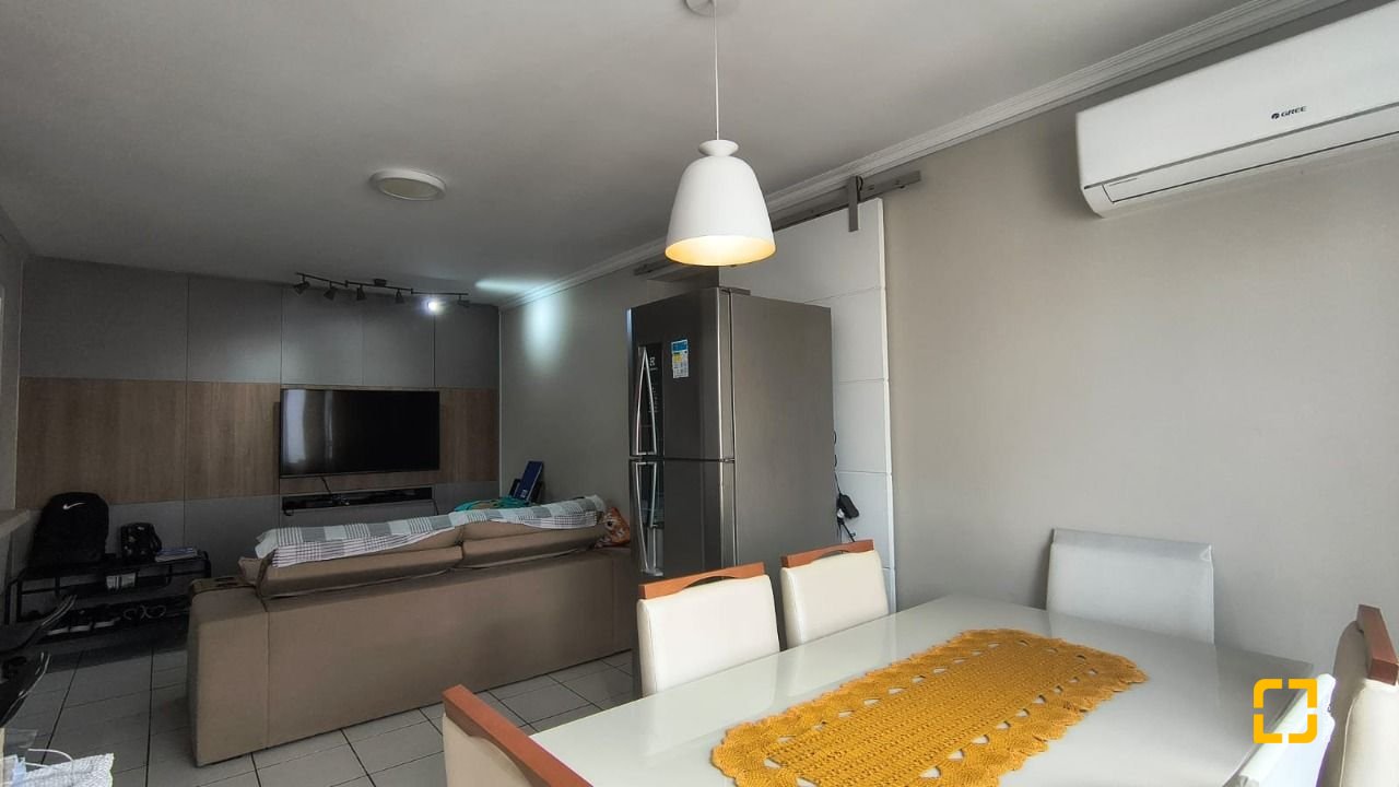 Apartamento com 80m², 4 quartos (sendo 1 suíte), 1 garagem, no bairro Estreito em Florianópolis