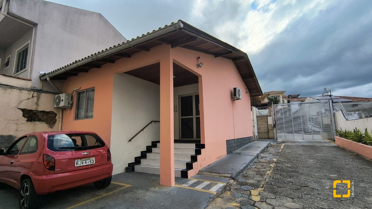 Apartamento com 80m², 4 quartos (sendo 1 suíte), 1 garagem, no bairro Estreito em Florianópolis