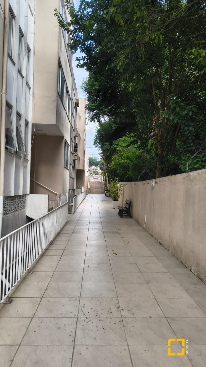 Apartamento com 80m², 4 quartos (sendo 1 suíte), 1 garagem, no bairro Estreito em Florianópolis