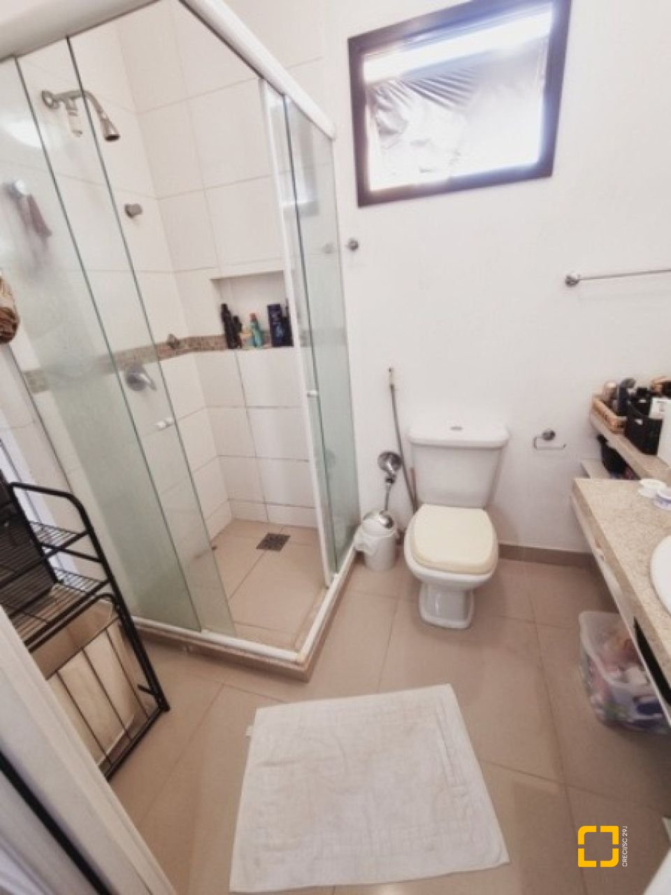 Casa com 233m², 4 quartos (sendo 1 suíte), 4 garagens, no bairro Balneário em Florianópolis