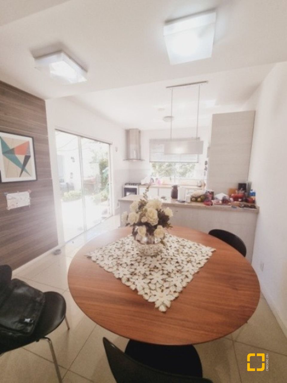 Casa com 233m², 4 quartos (sendo 1 suíte), 4 garagens, no bairro Balneário em Florianópolis
