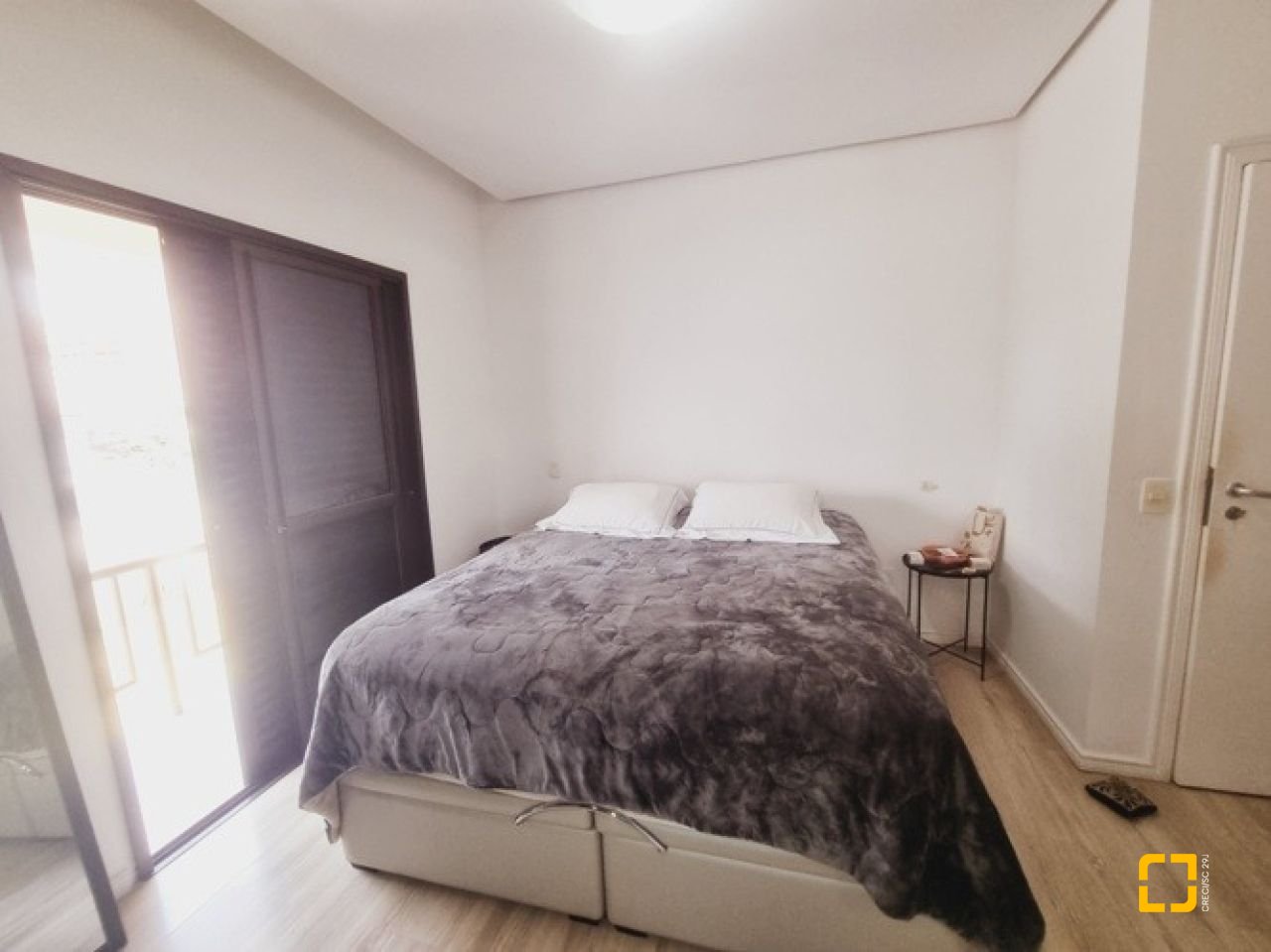 Casa com 233m², 4 quartos (sendo 1 suíte), 4 garagens, no bairro Balneário em Florianópolis